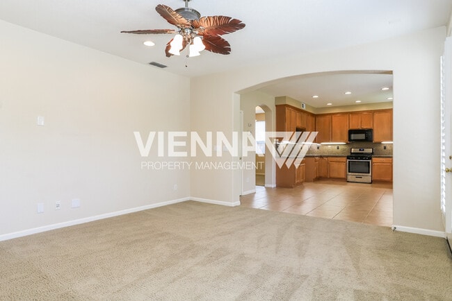 Building Photo - Beautiful 4 Bedroom Home in Great Location