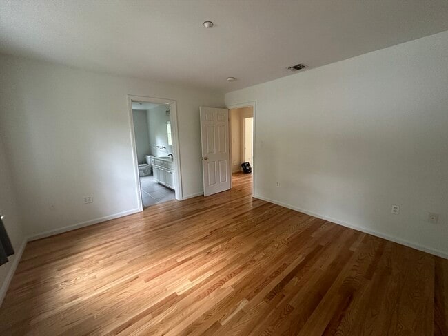 Building Photo - 18 Edgemoor Cir