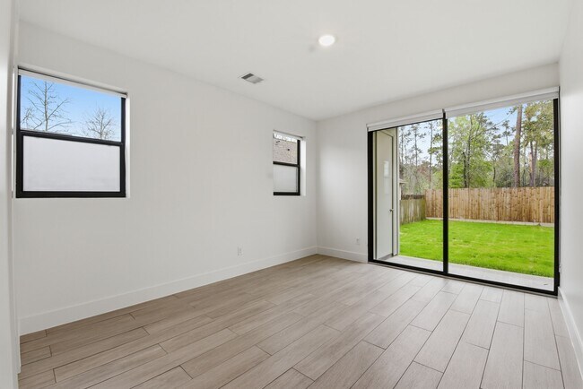 Building Photo - 1530 Primrose St