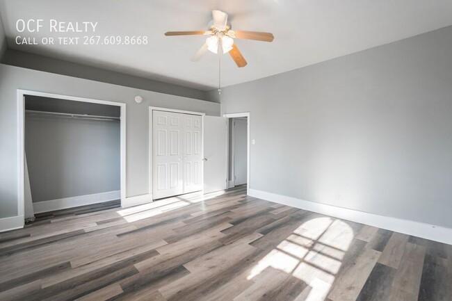 Building Photo - Large Bi-Level Apartment on Spring Garden ...