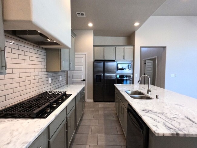 Building Photo - 3729 Santa Clarita Ave