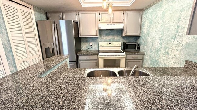 Building Photo - 5855 SW 8th Pl