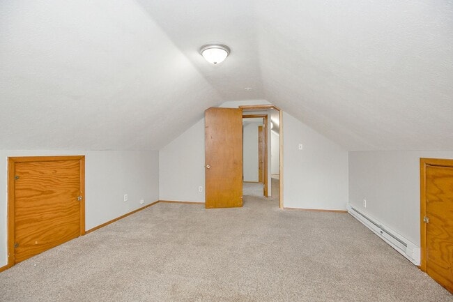 Building Photo - 4 BED 1 BATH BEAUTIFUL SINGLE FAMILY HOME ...