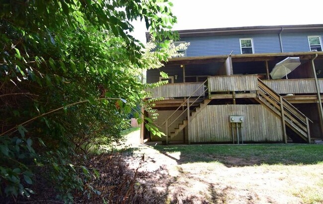 Building Photo - Woods Edge 2-Bedroom Townhome!