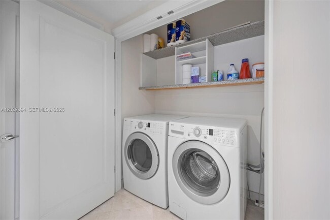 Building Photo - 20191 E Country Club Dr