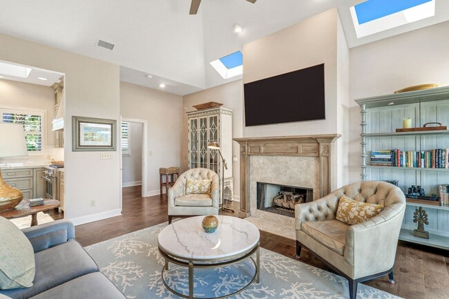 Building Photo - Spectacular Sea Pines Home - Marsh/Water Views!
