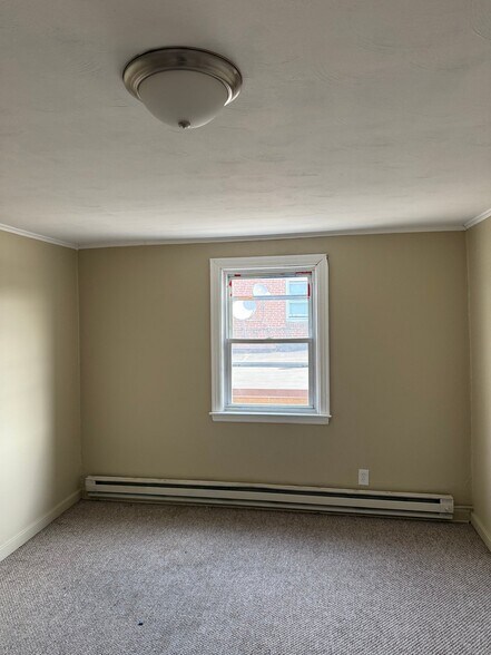 Building Photo - 35 W Main St