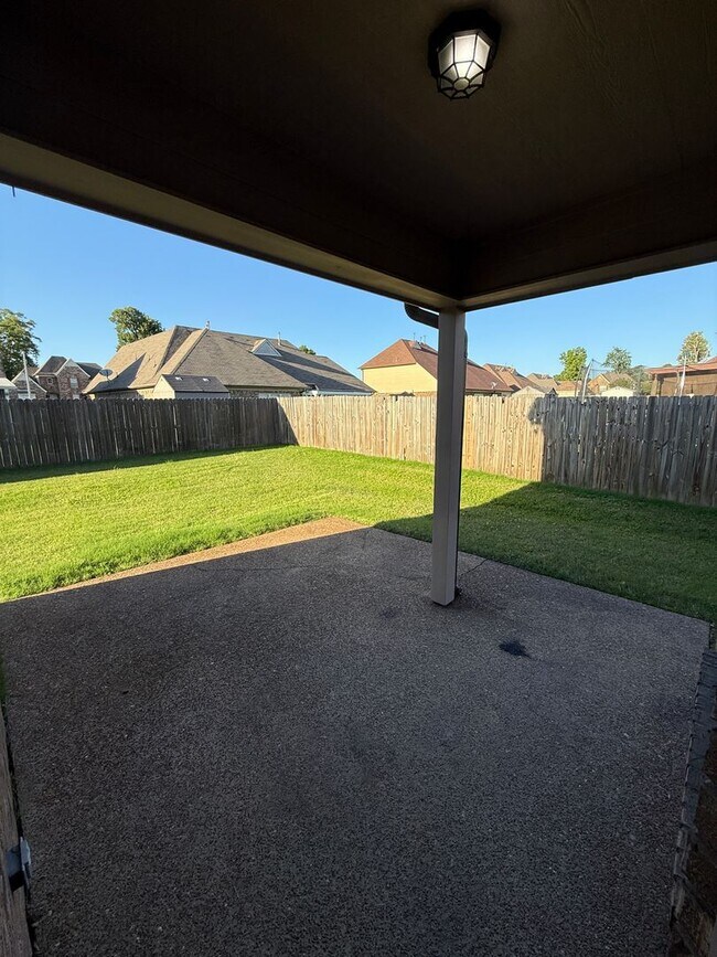 Building Photo - BEAUTIFUL SPACIOUS HOME IN BARTLETT