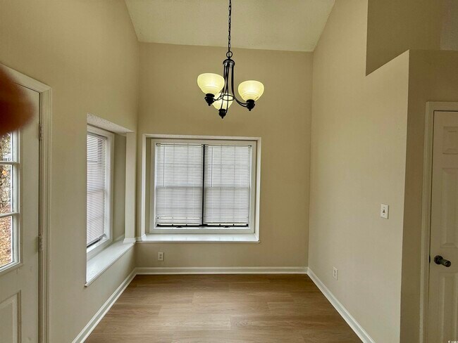 Building Photo - 911 Charles St