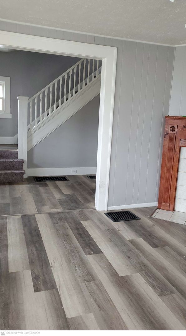 Building Photo - Renovated 3 bed 1 bath home with washer/dryer hook ups!