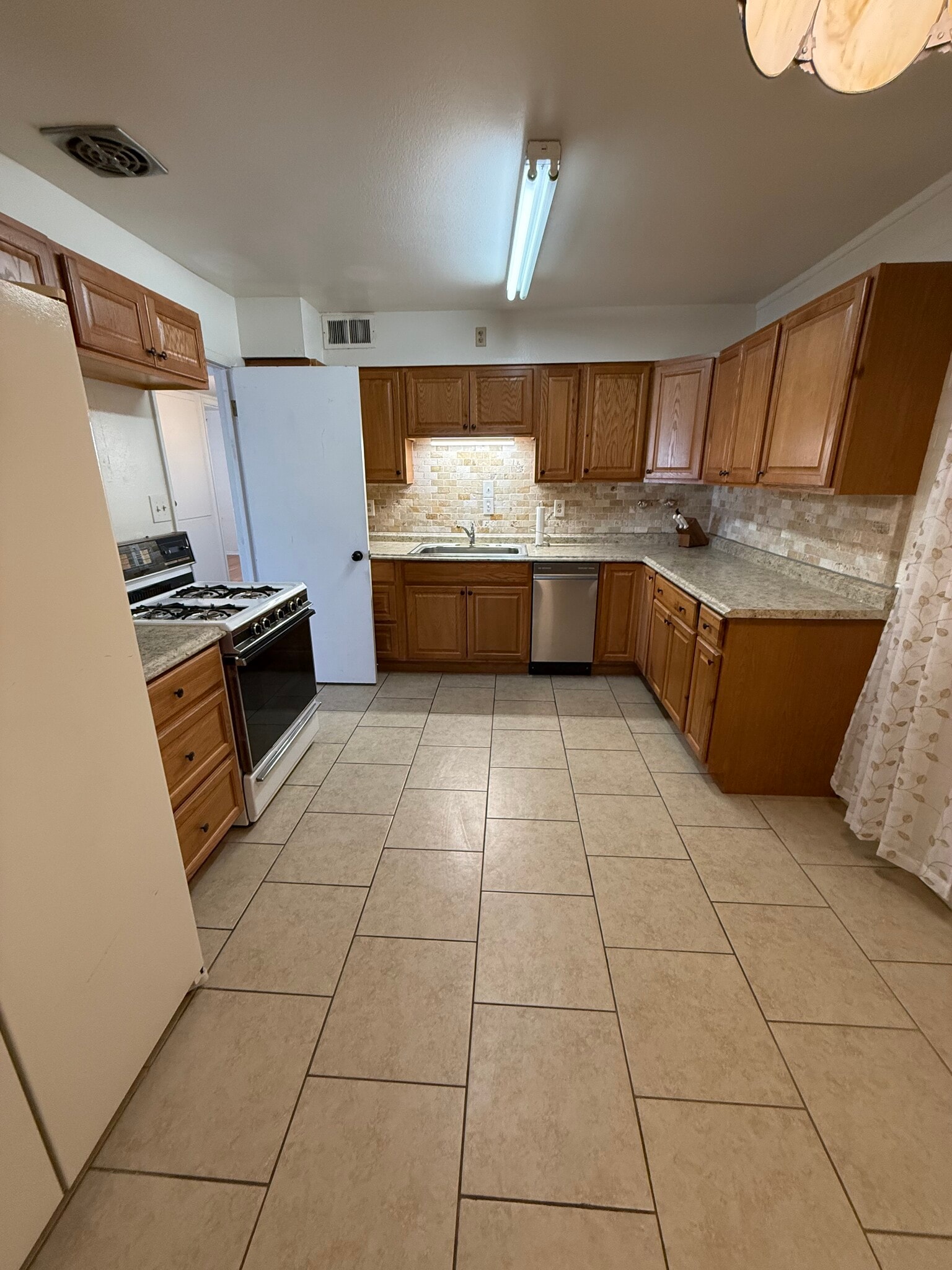 Building Photo - 10607 W El Rancho Dr