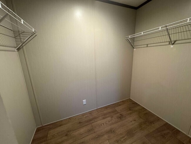 Building Photo - 114 Shady Grove Dr