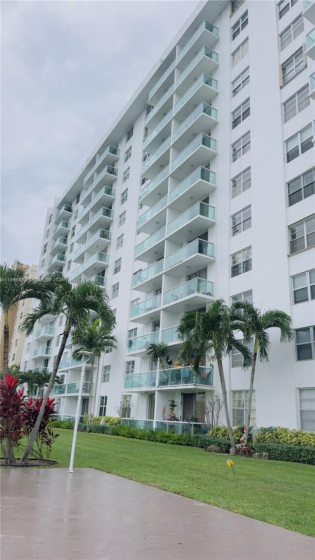 Building Photo - 2841 NE 163rd St