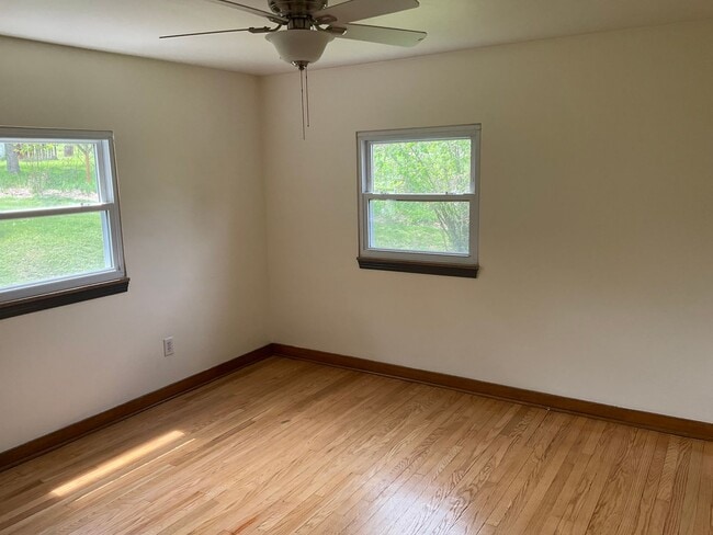 Building Photo - 3 Bedroom - Peaceful Living Just Minutes f...