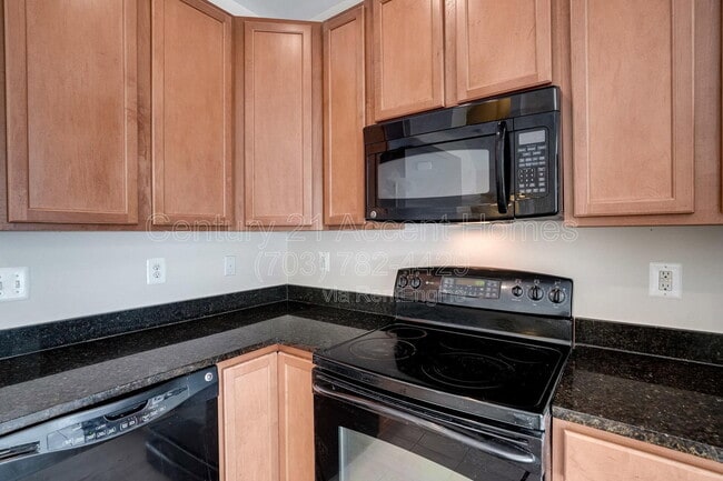 Building Photo - 23515 Forest Haven Way