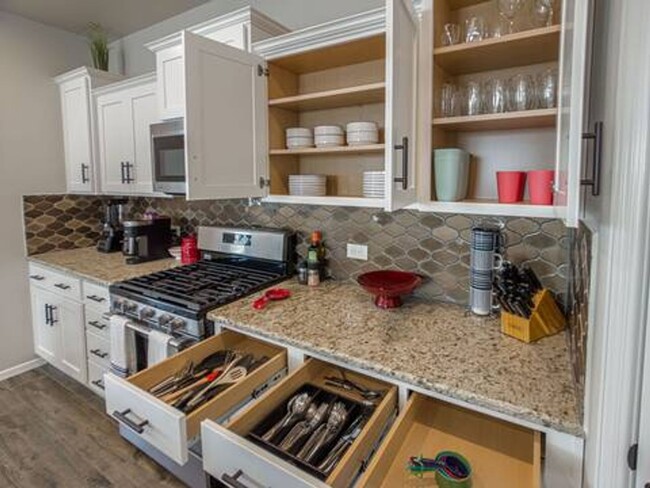 Building Photo - Beautiful East side House 3 Bed