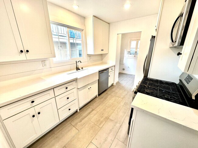 Building Photo - Stunning Ocean & Bay View Two-Story Home on the Long Beach Peninsula