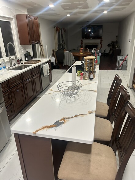 Kitchen Island - 6610 Cottontail Ct