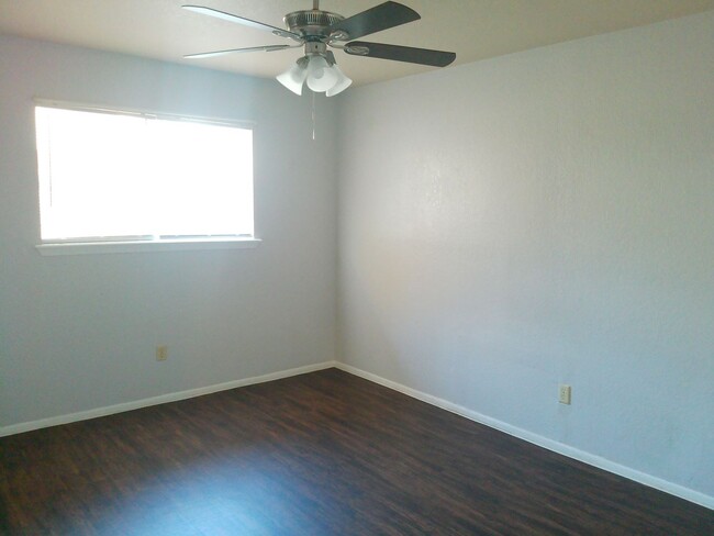 Building Photo - 6628 Hardwick Unit B - 2/Bed 1/Bath - $117...