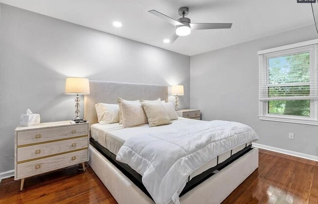 Building Photo - 4 bedroom 2 bath house fully renovated, Available August 2026!