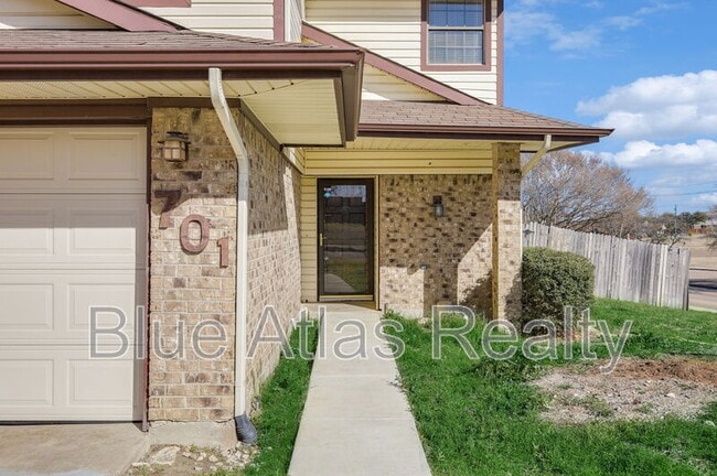 Building Photo - 701 Via Del Mar