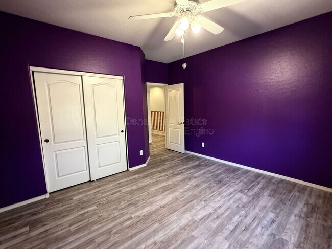 Building Photo - 9786 S La Rosa Dr