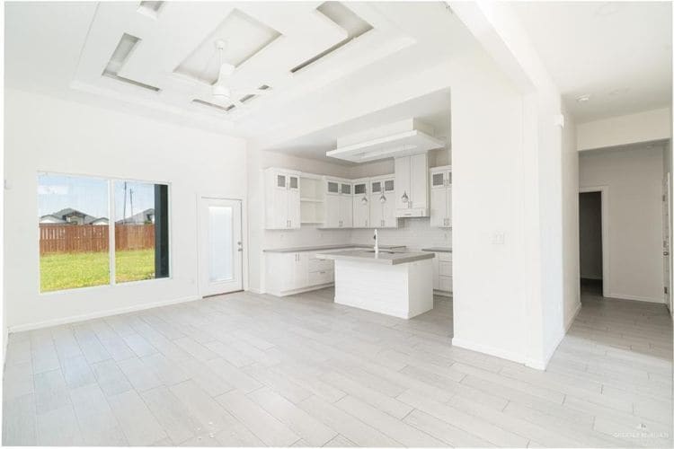 Building Photo - 1505 E Encino Ave