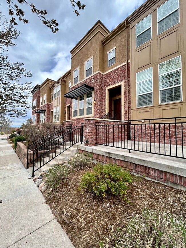 Building Photo - Well Maintained Townhouse in Highlands Ranch
