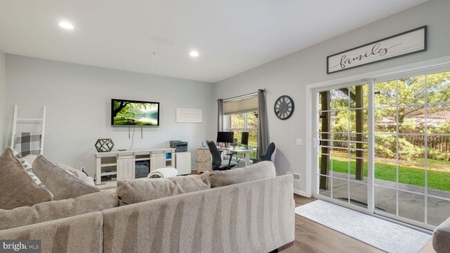 Building Photo - 303 Hilltop Ct