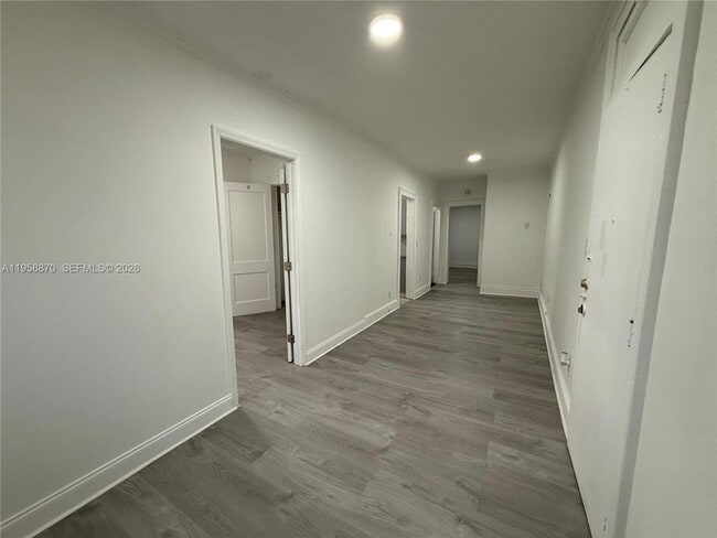 Building Photo - 1560 SW 5th St