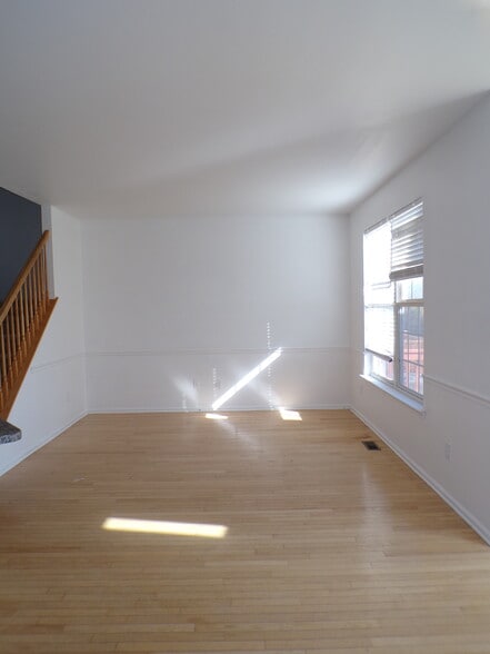 Family room off of kitchen - 7721 Cross Creek Cir