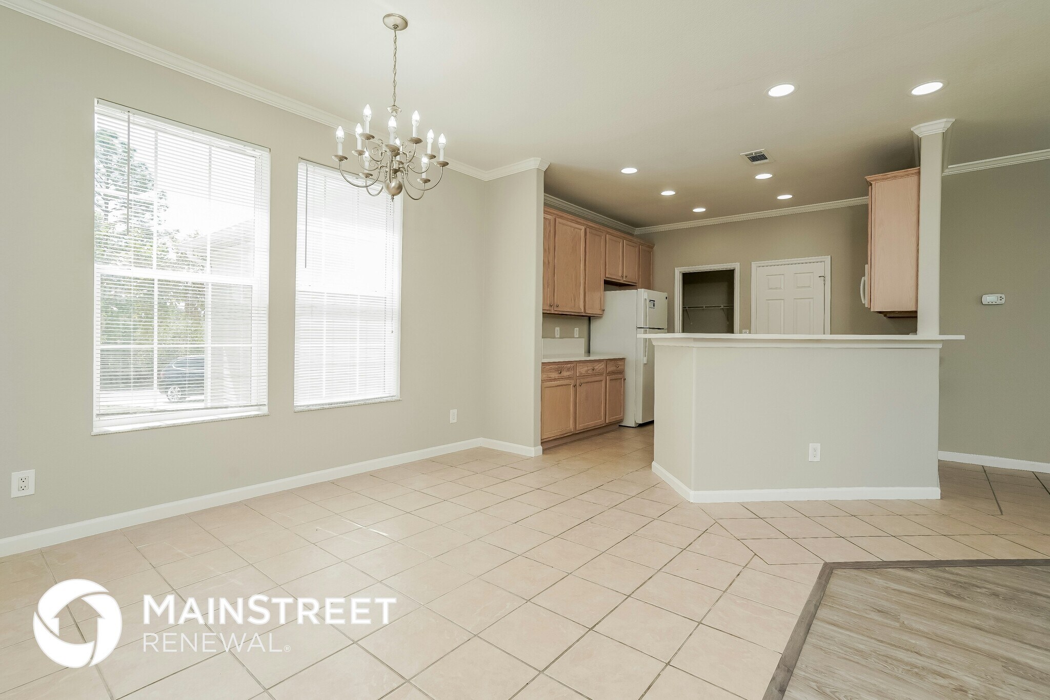 Building Photo - 603 E 8th St