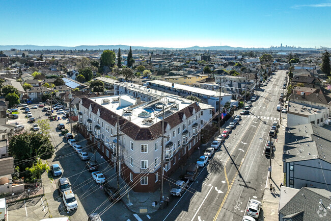 The Kensington Plaza - 1757 26th Ave Oakland CA 94601 | Apartment Finder