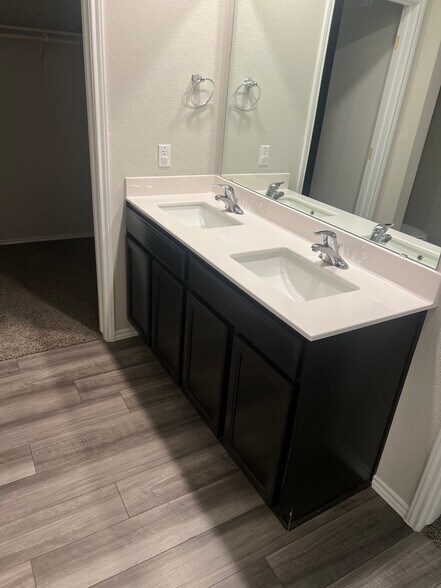 Building Photo - 9008 Cantera Rdg Rd