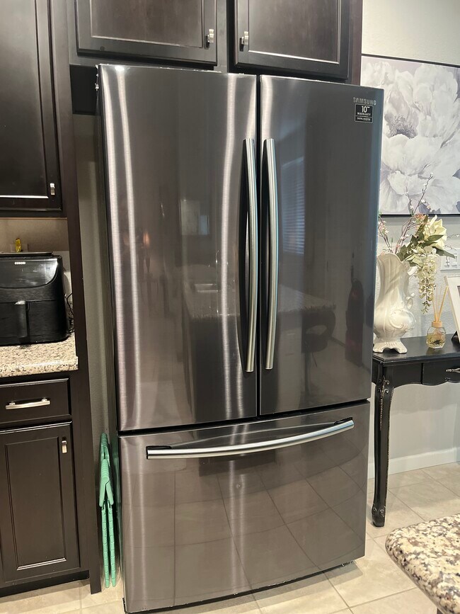 Building Photo - 1432 S Hart Dr