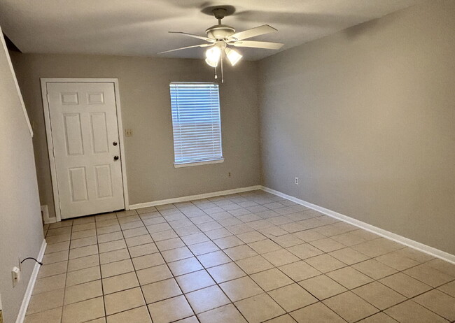 Building Photo - Move-In Special $200.00 Off First Month's ...