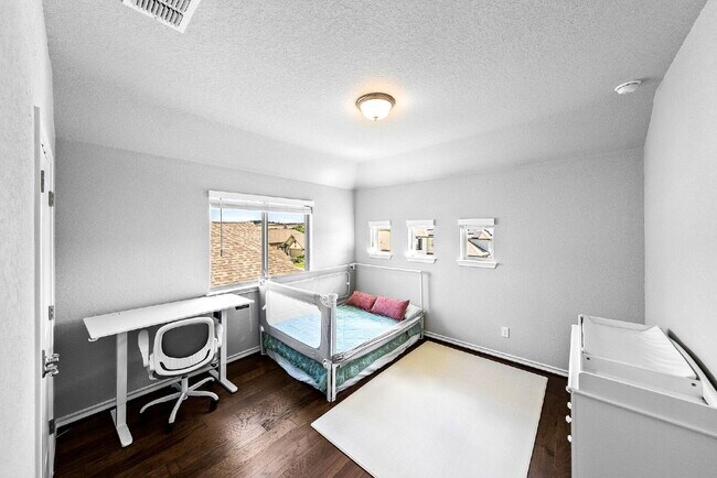 Building Photo - Rare Cibolo Canyons Opportunity | Guest Suite Downstairs, Optional 5th Bedroom, No Carpet, No Rea...