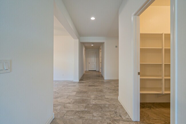 Building Photo - 15877 W Mauna Loa Ln