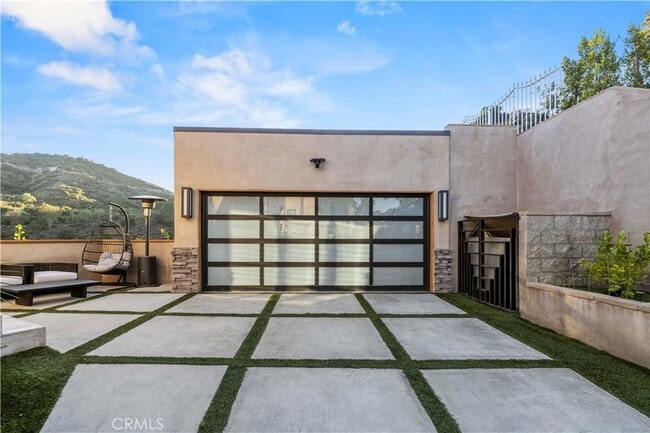 Building Photo - 4000 Bouquete St