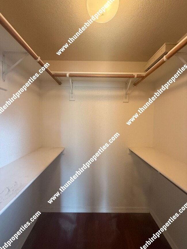 Building Photo - Gated Community available NOW!