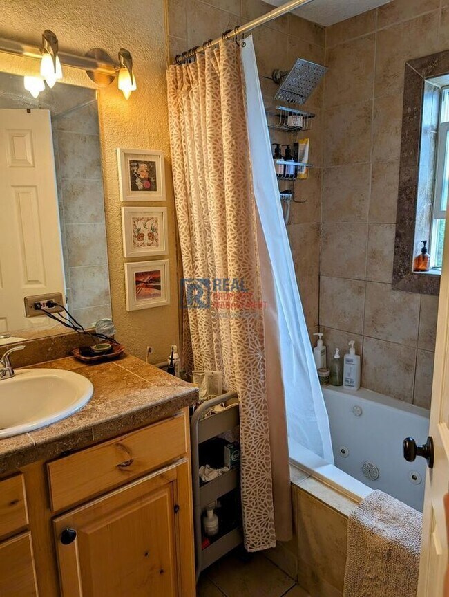 Building Photo - 908 Wolff St