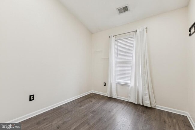 Building Photo - 10111 Tulip Tree Dr