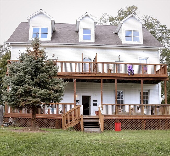 Primary Photo - 22 Ridge Ave
