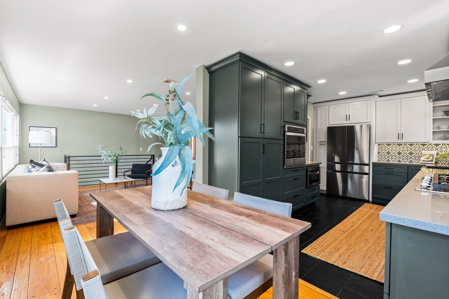 Building Photo - 8124 Greenly Dr