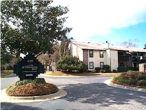 Building Photo - Wonderful totally remodeled condo with **POOL**