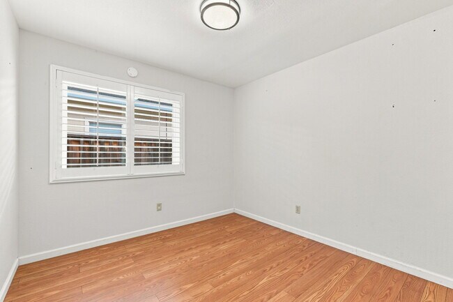 Building Photo - 33588 Bardolph Cir