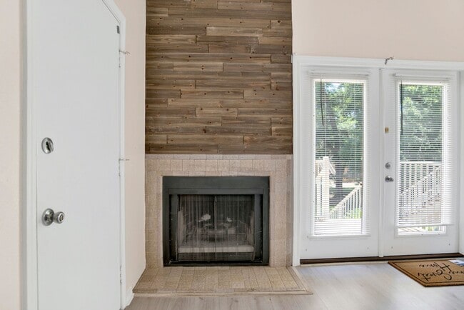 Building Photo - One Bedroom Condo with Loft, One-car Garag...
