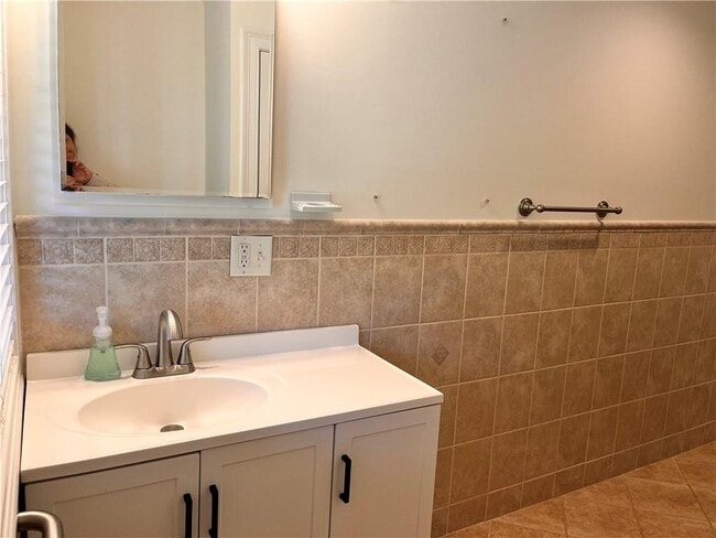 Building Photo - 33 Starr Dr W