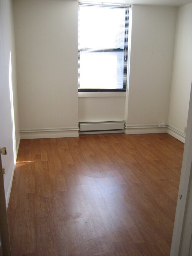 Interior Photo - 16 E. Gorham