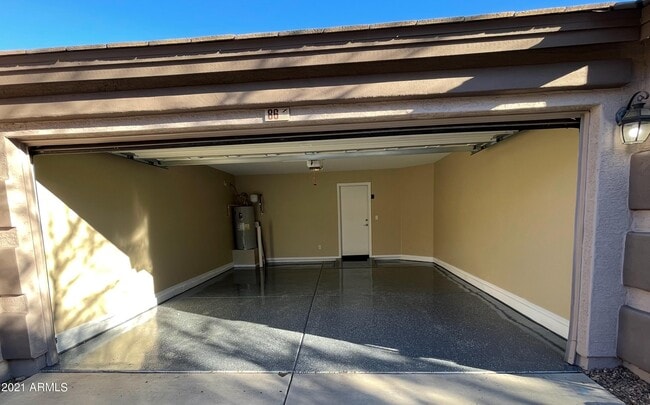 Building Photo - 2250 E Deer Valley Dr